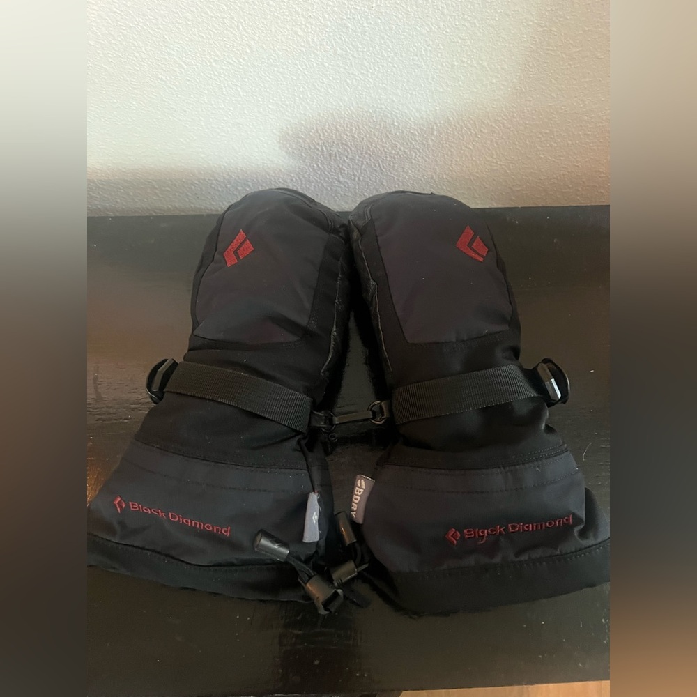 **NEW** BLACK DIAMOND ABSOLUTE MITTENS, Black and Burgandy, PERTEX SHIELD